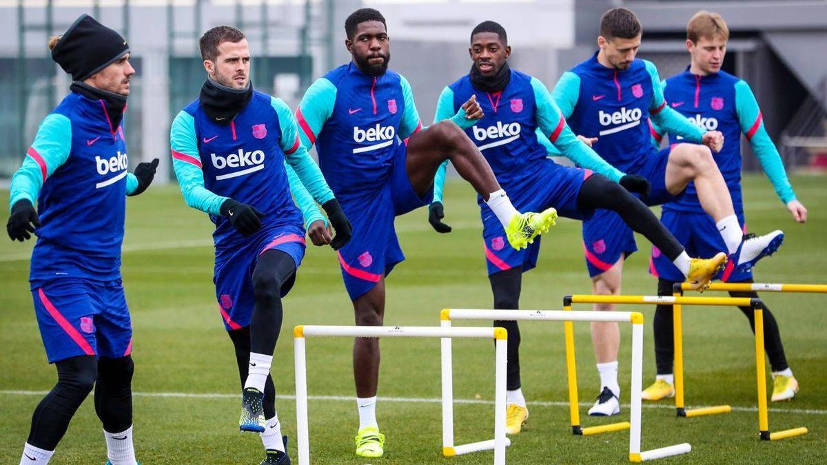 Los jugadores del FC Barcelona, durante un entrenamiento