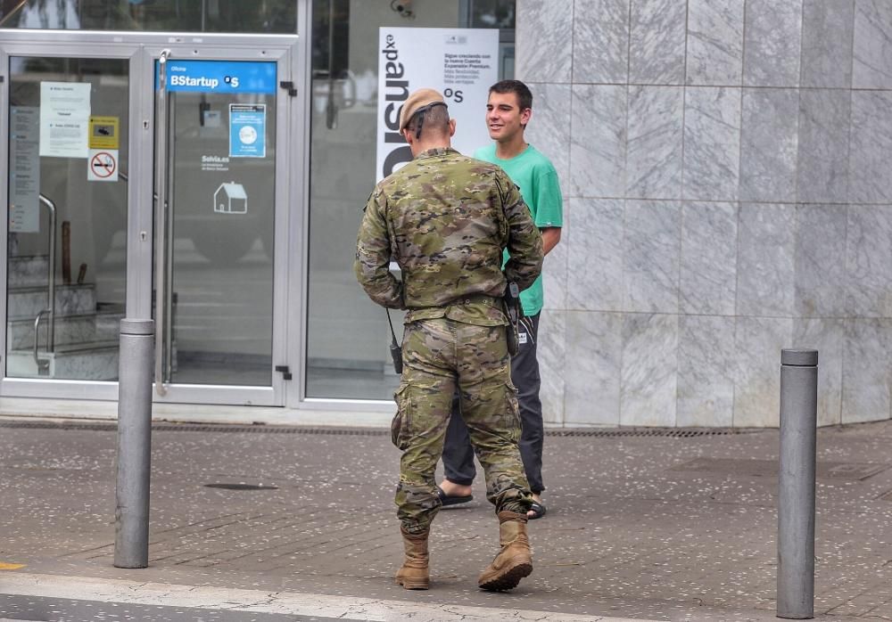 Militares patrullando por Santa Cruz