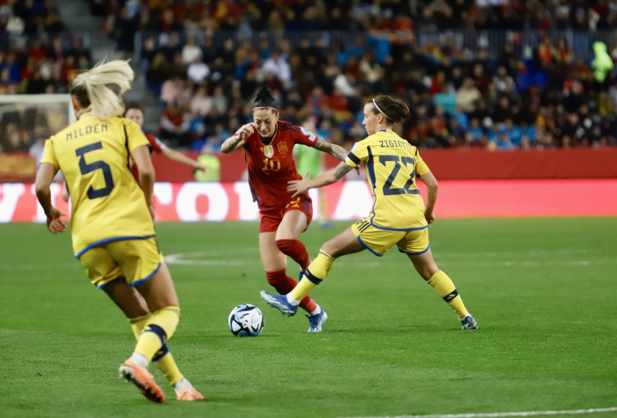 La victoria de la selección femenina de fútbol ante Suecia en La Rosaleda, en imágenes