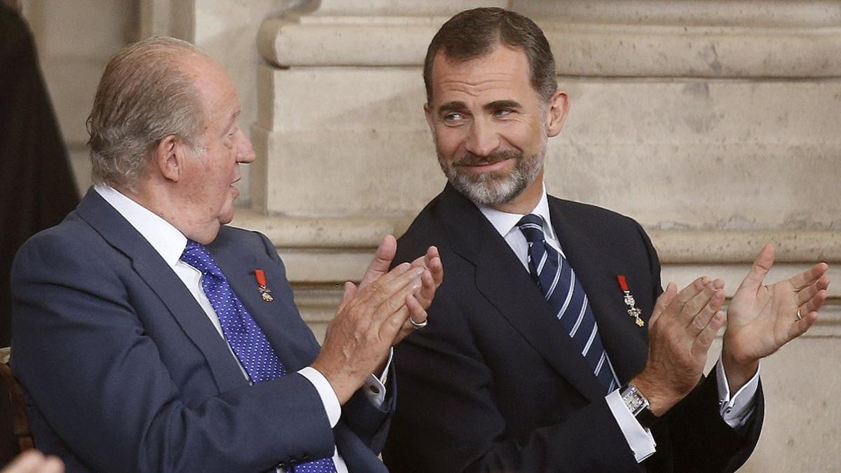 Juan Carlos I y Felipe VI, en un acto en el Palacio Real para conmemorar los 30 años de España en la UE, en el 2015