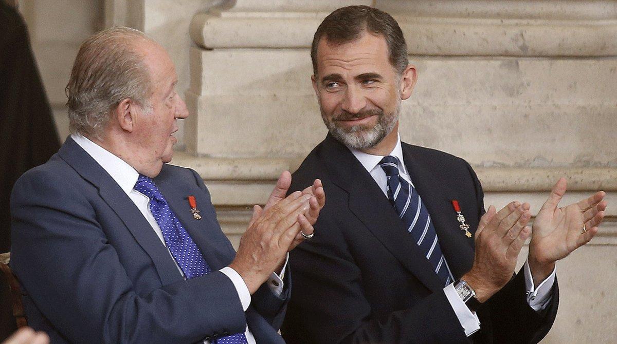 Juan Carlos I y Felipe VI, en un acto en el Palacio Real para conmemorar los 30 años de España en la UE, en el 2015.