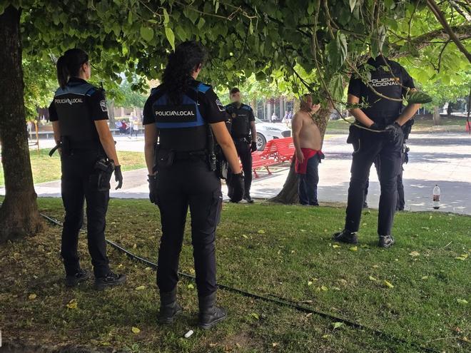 El exhibicionista ebrio de Vilagarcía, que dice ser de ETA, salió de prisión hace una semana