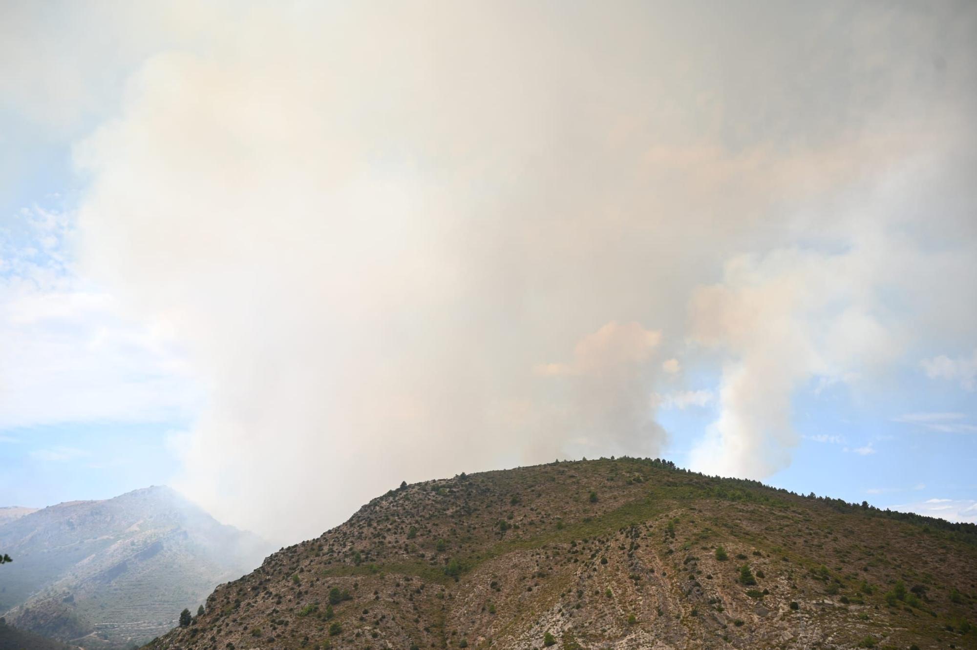 El incendio forestal en Bejís mantiene preocupados a los vecinos de la zona