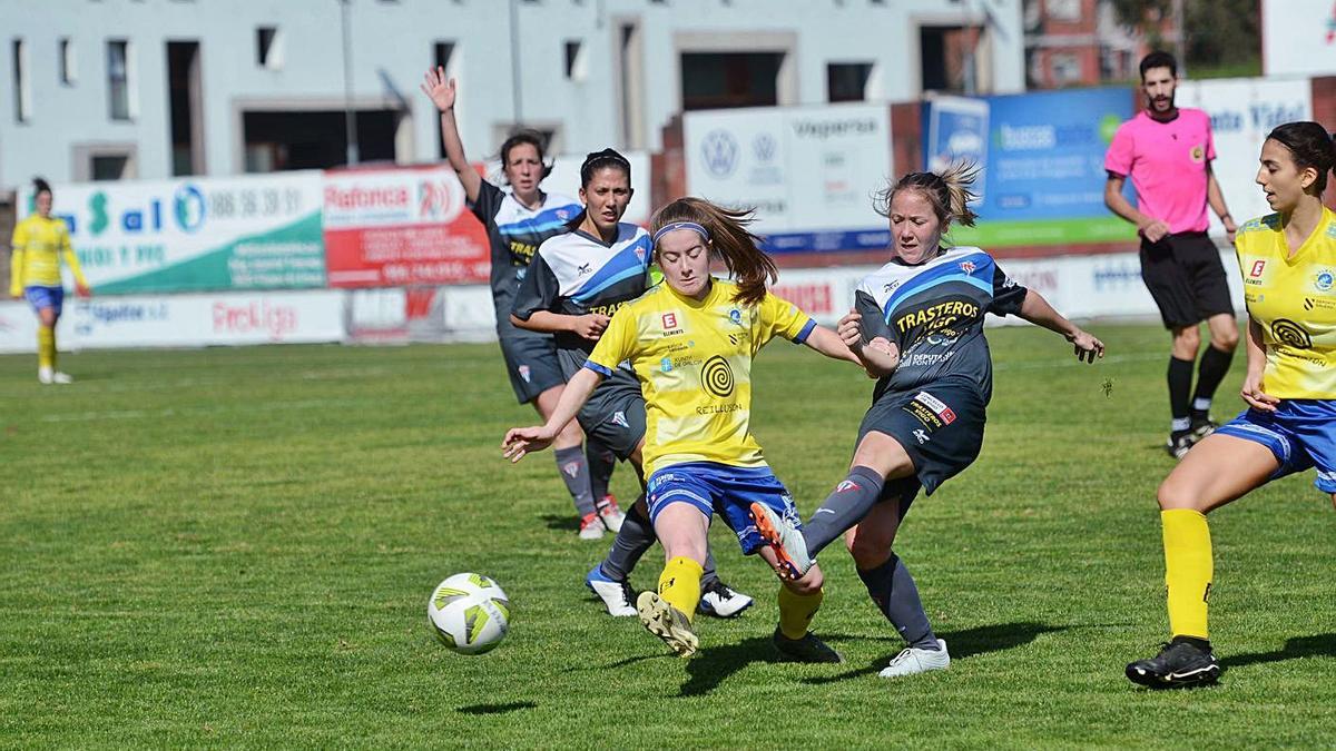 El Arousana suma una victoria muy importante en Castro Urdiales. |  // NOÉ PARGA