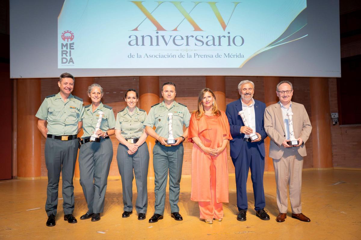 Galardonados durante la gala del XXV aniversario de la Asociación de la Prensa de Mérida.