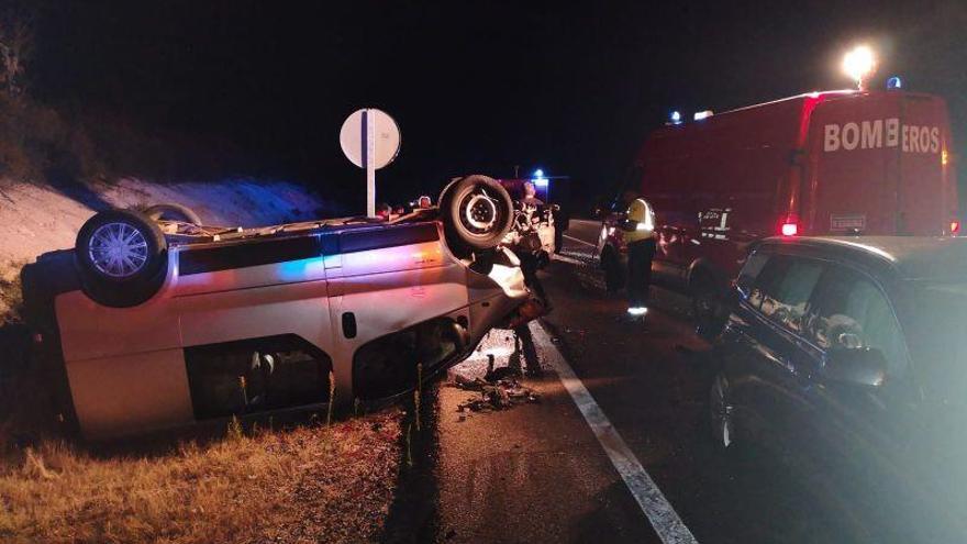 Accidente ocurrido anoche en la N-122 al esquivar a unos ciervos