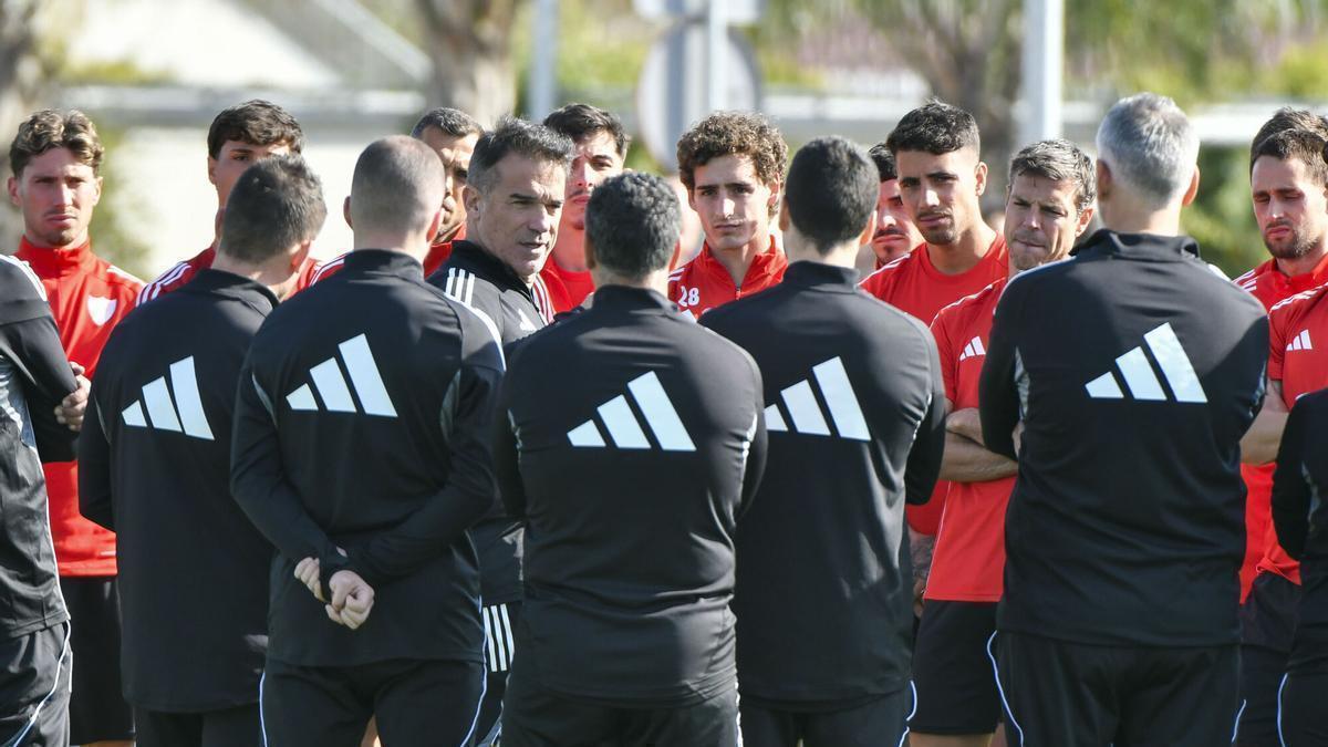 García Plaza se enfunda el mono de trabajo