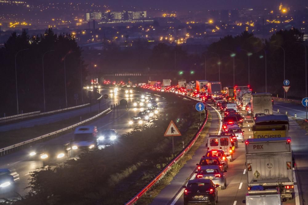 Atasco por un accidente en la autopista "Y"