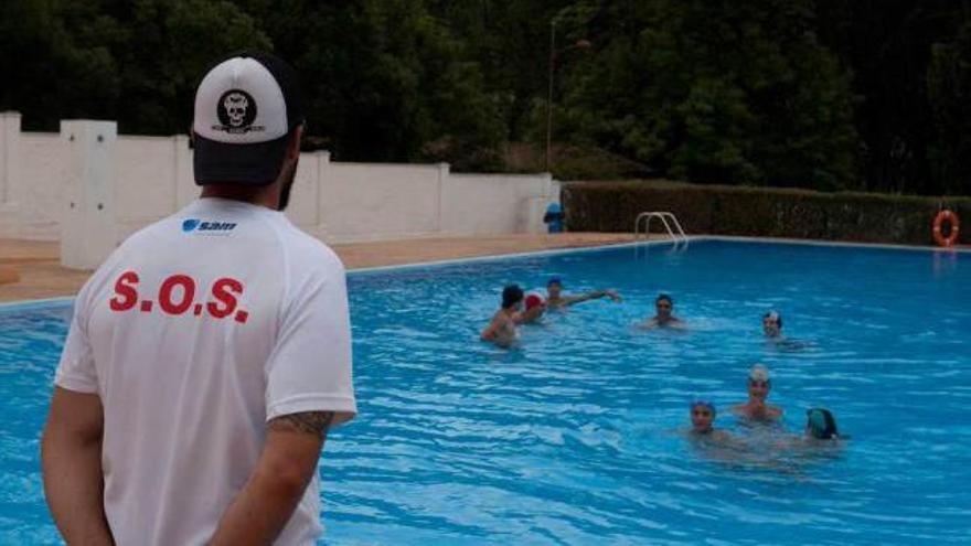 El detenido por la agresión en la piscina de Riaño elude la prisión