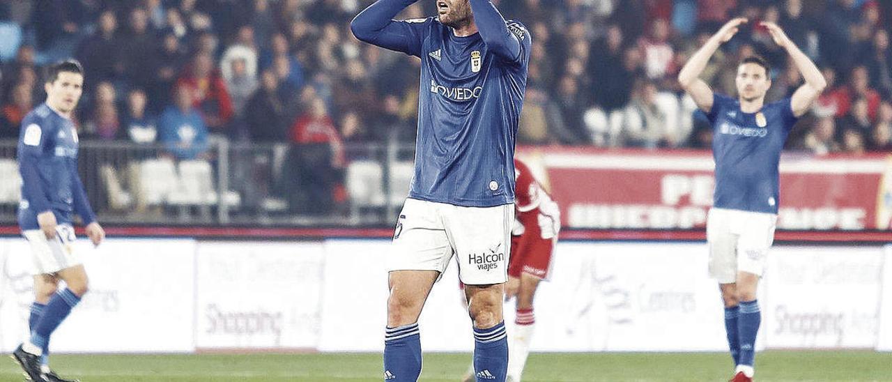 Ortuño, durante el partido Almería-Oviedo de la primera vuelta de la Liga.