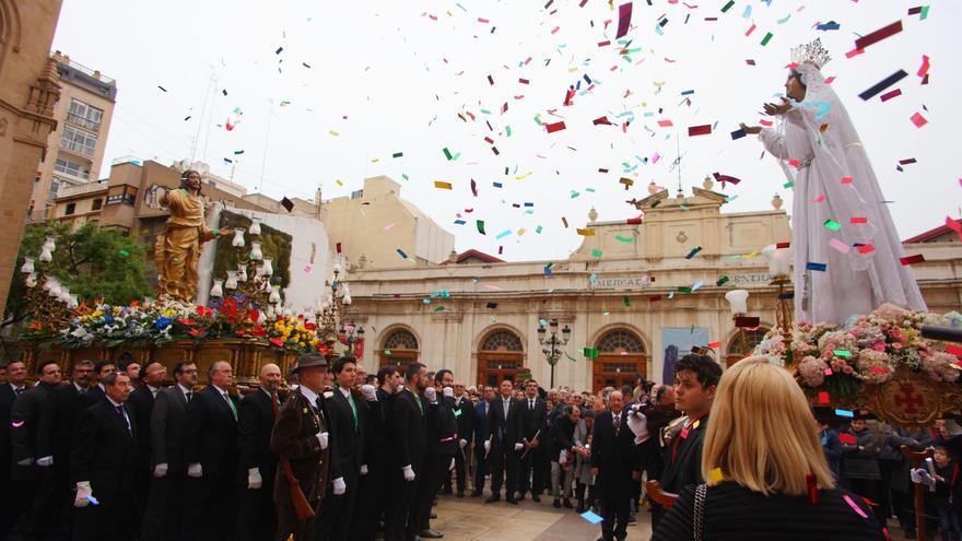 Emocionante procesión del Encuentro en Castelló en la mañana del Domingo de Resurrección