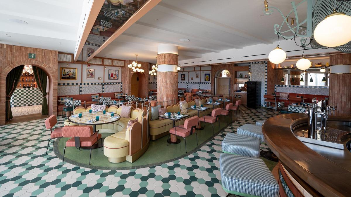 El comedor del restaurante L'Anxova Divina en el Hotel SLS, en Port Fòrum.