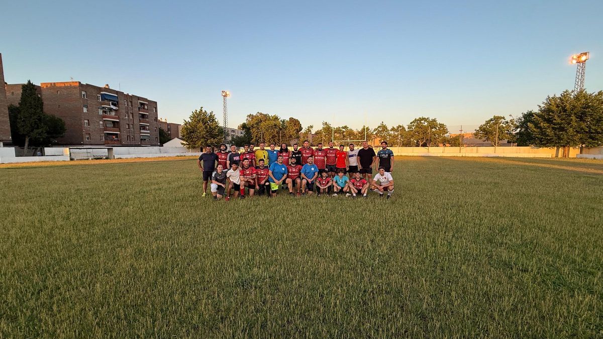 Último entrenamiento de la temporada en el campo de rugby de Baladre.