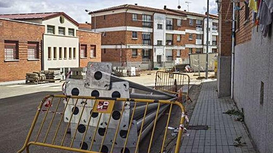 Aspecto de una de las calles del barrio San Isidro en las obras de urbanización de una fase anterior.