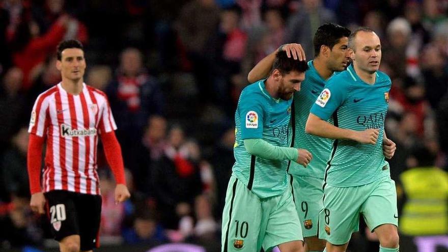 Messi, Suárez e Iniesta celebran el gol del argentino en el partido de Copa ante el Athletic.