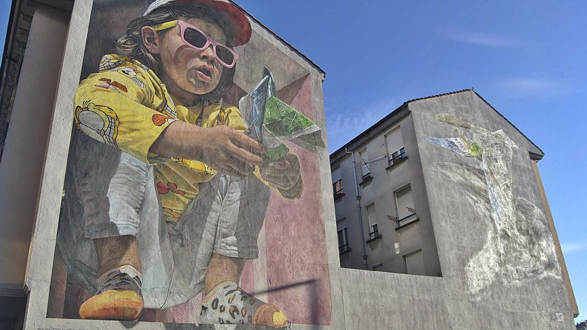 Mural elaborado por el grafitero “Da2.0”, en la calle Antonio Machado de Lugones. | A. I. 