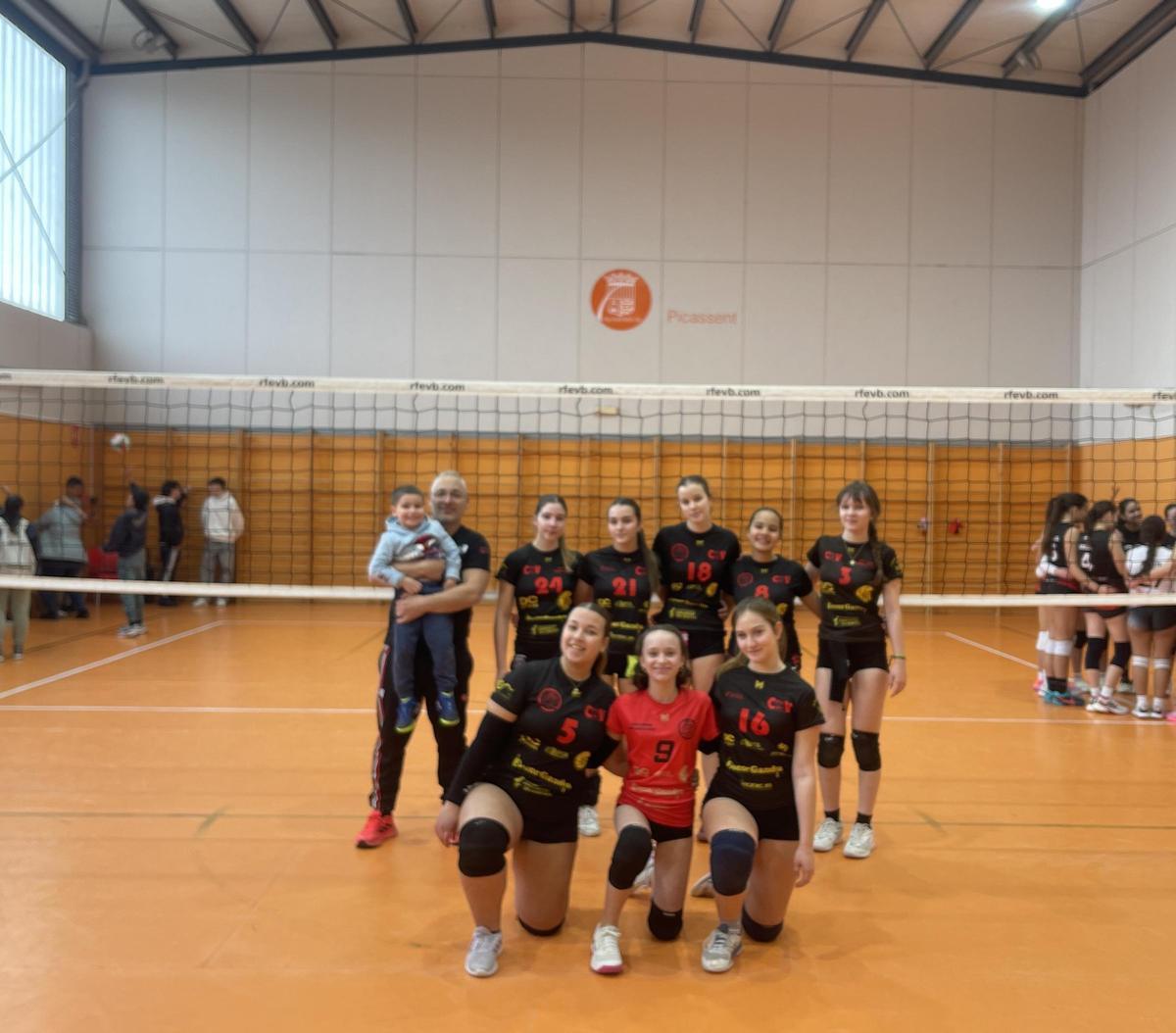 Las cadetes del club grauero jugaron en Picassent