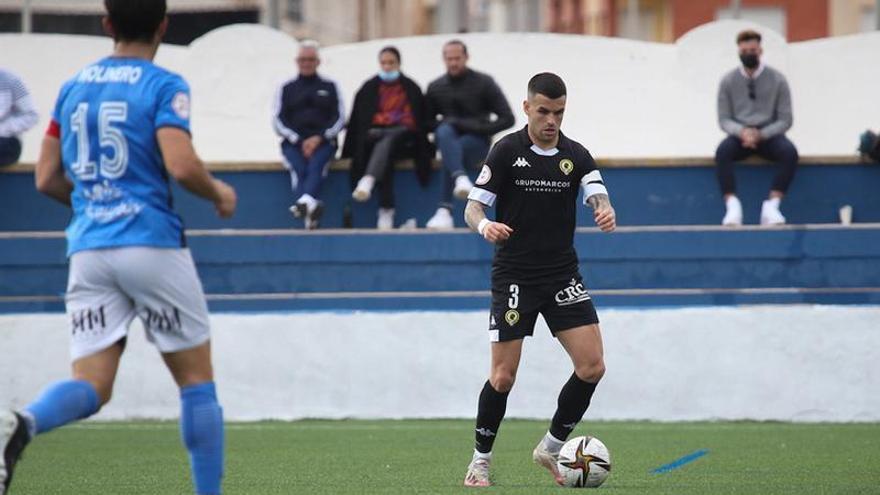 Álex Martínez, durante la visita del Hércules a campo del Mar Menor.