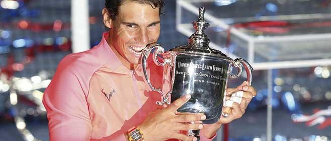 Rafel Nadal con el trofeo del US Open.