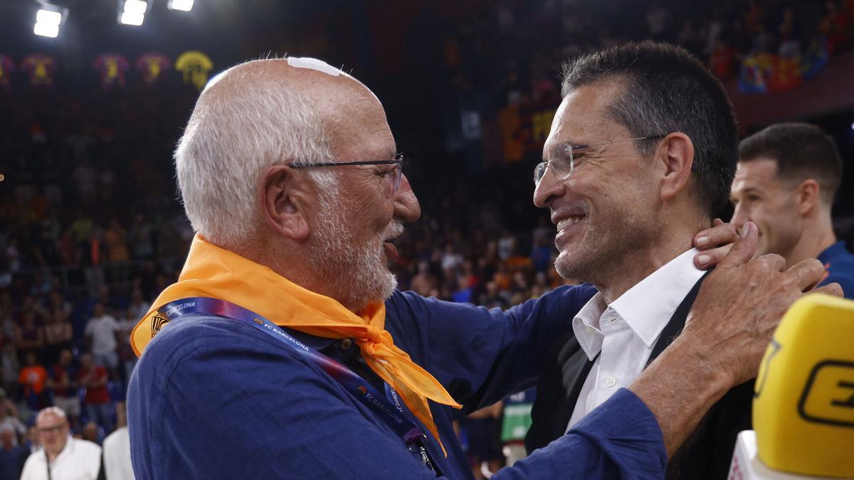 Juan Roig felicita a Pedro Martínez
