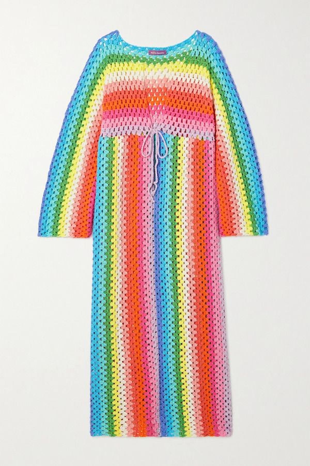 El vestido de crochet de rayas multicolor