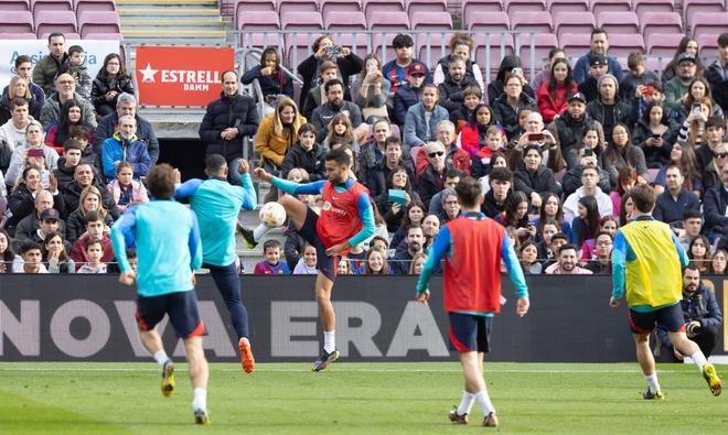 Las mejores imágenes del entrenamiento a puertas abiertas del Barça