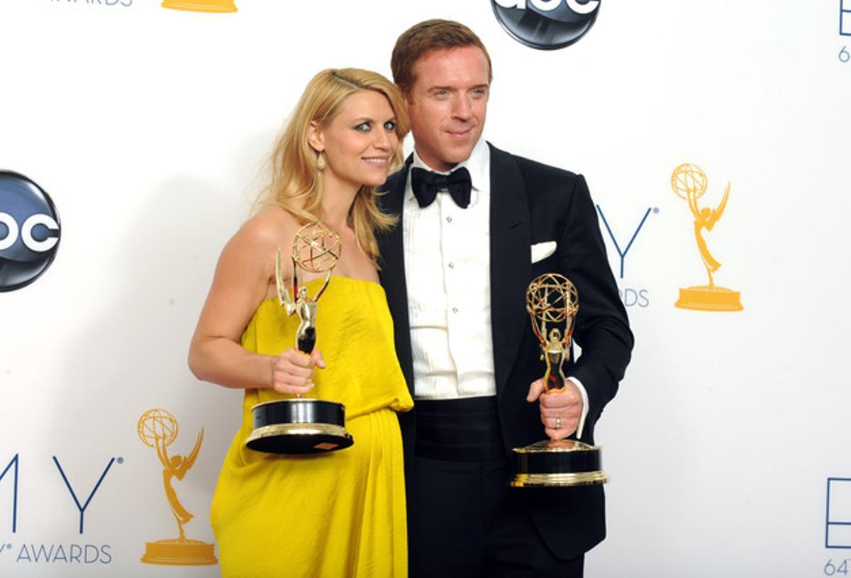 Claire Danes i Damien Lewis, amb els seus premis Emmy com a millor actriu i millor actor de drama pels seus papers a ’Homeland’. Claire Danes i Damien Lewis, amb els seus premis Emmy com a millor actriu i millor actor de drama pels seus papers a ’Homeland’.