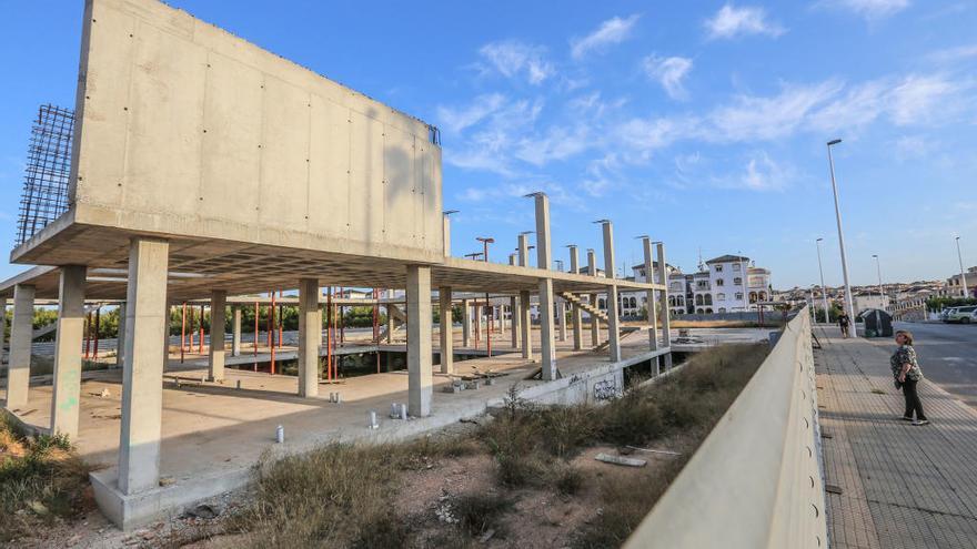 Esqueleto del edificio del Centro de Emergencias de Orihuela Costa