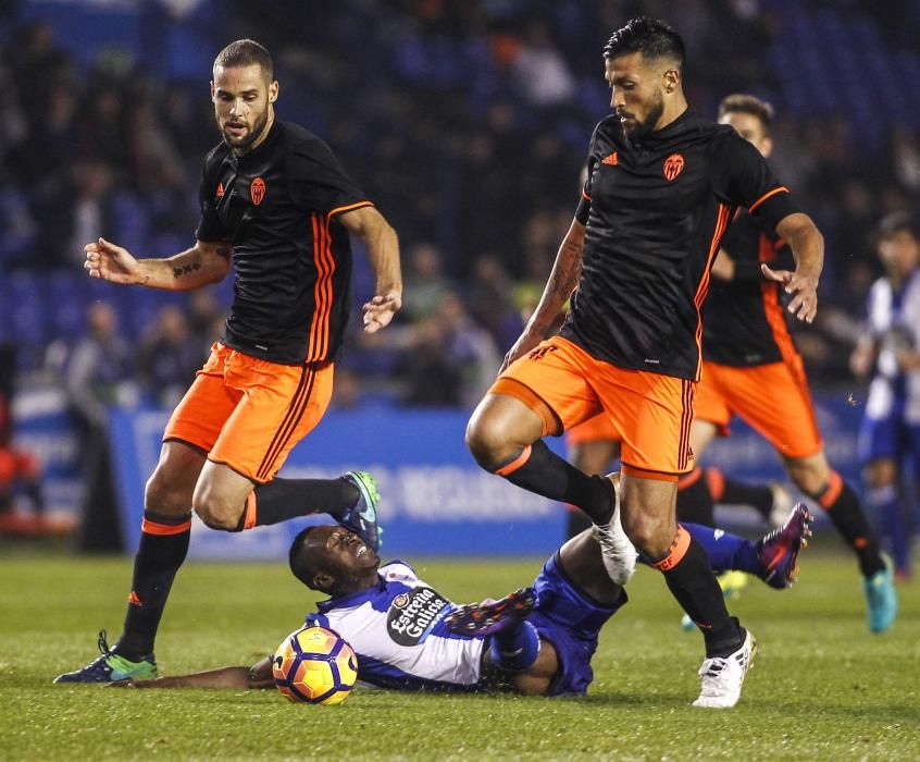 Un Çolak notable librea el ataque con un gran gol y un error suyo propicia el empate (1-1).