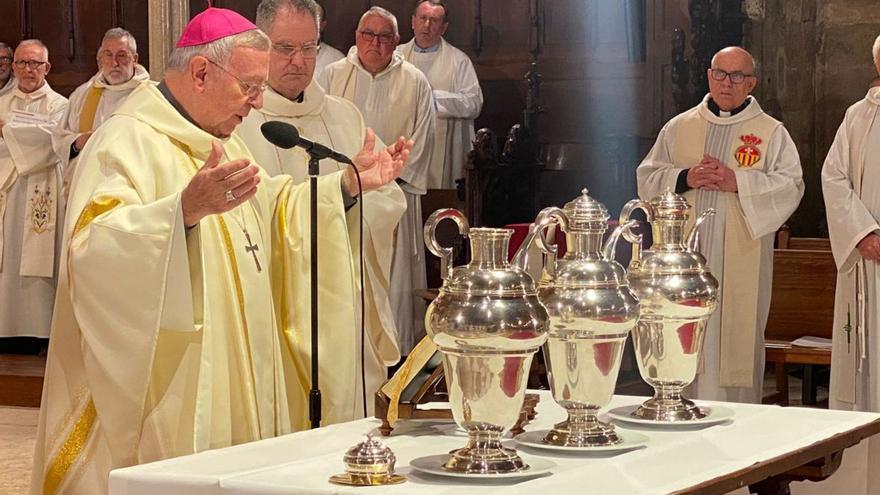 Misa Crismal: el obispo Sebastià Taltavull ofrece la tradicional homilía en la Catedral