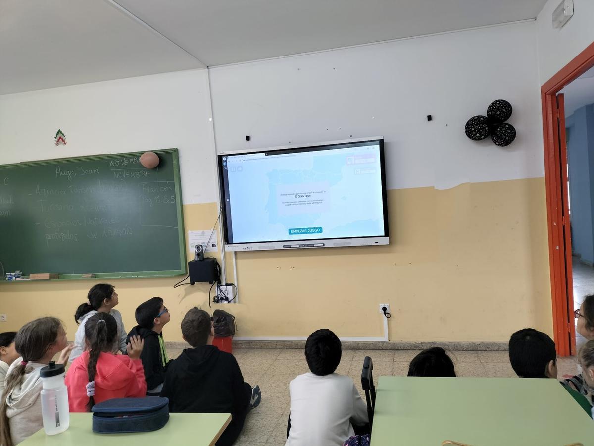Proyecto educativo sobre finanzas en el colegio Jacinto Benavente