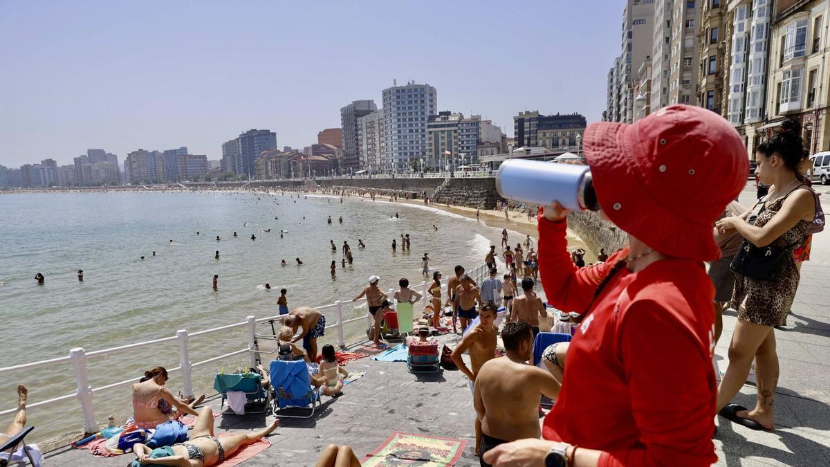 Asturias se derrite a más de 40 grados: los termómetros vuelven a batir récords, pero mañana se desploman y hay alerta por tormentas