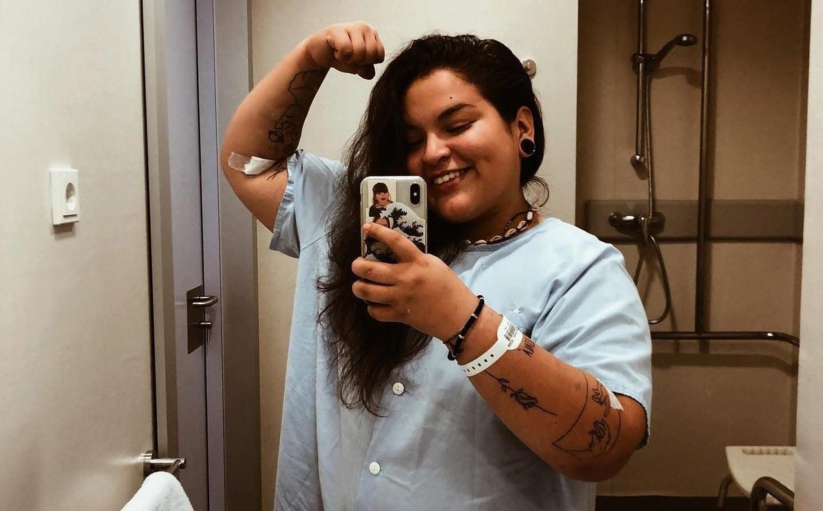 Sabrina Ríos tras salir de una operación en el hospital