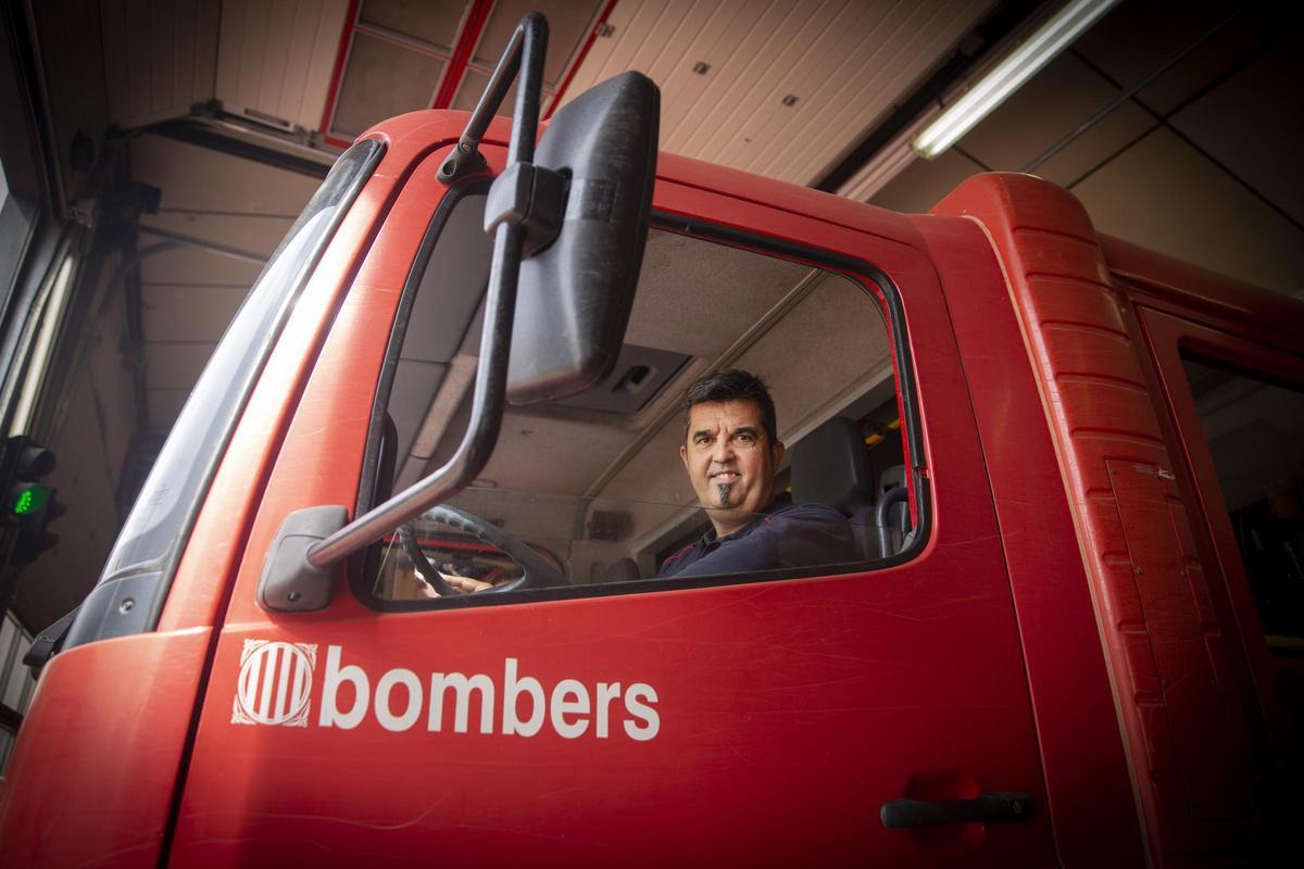 El alcalde Isidre Sierra, durante una guardia como bombero voluntario en Sant Climent de Llobregat.