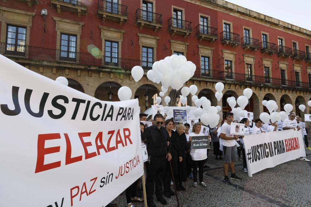 Suelta de globos para exigir justicia con Eleazar