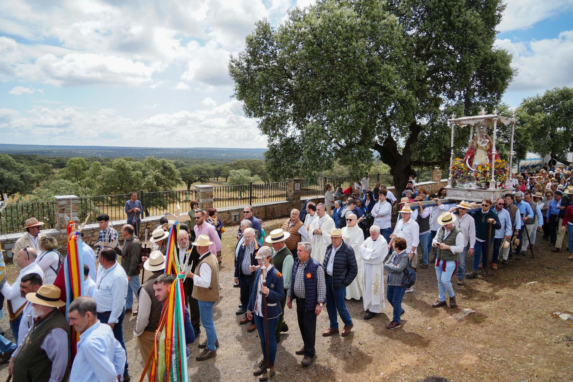 Multitudinario recibimiento a la Virgen de Luna en Villanueva