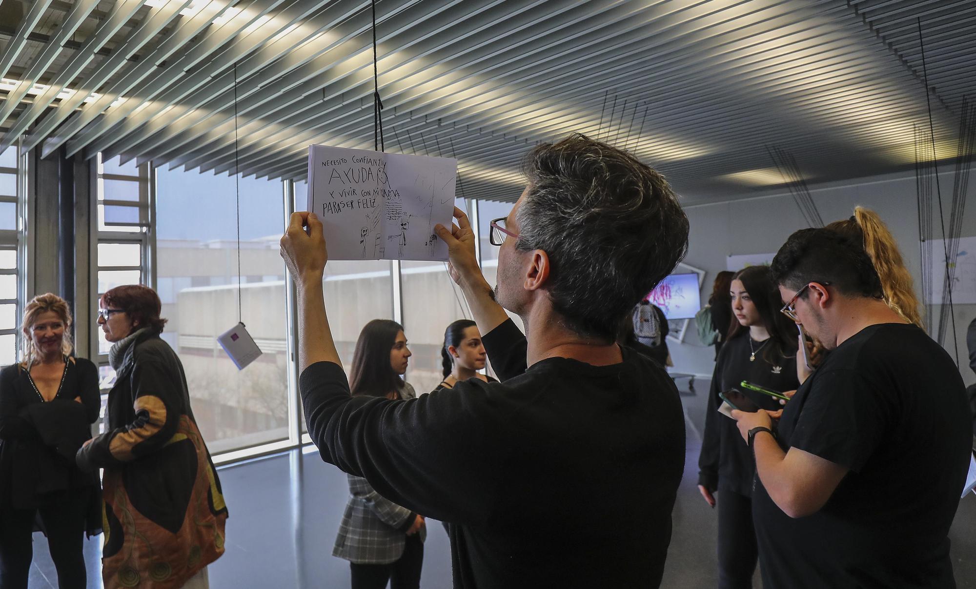 Exposición sobre la violencia vicaria en la UPV