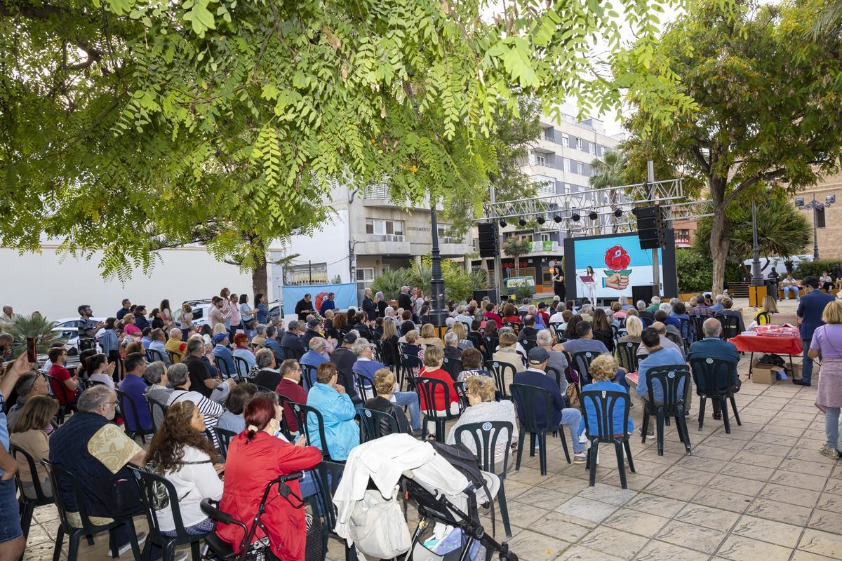 Acto de fin de campaña del PSOE en la plaza de la Constitución