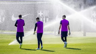 Flick elogia a Joan Garcia en otra mañana sin Ter Stegen en el campo de entrenamiento