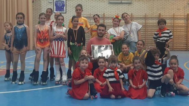 En Belchite se celebró el festival de patinaje artístico.