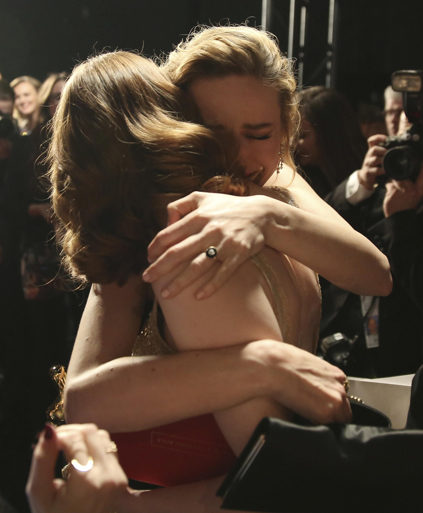 Emma Stone protagoniza el abrazo más emotivo de los Oscar 2017