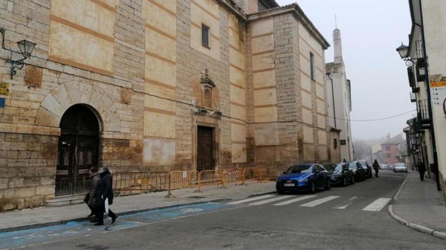 Fachada de una iglesia en Toro