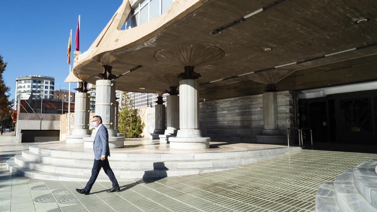 Diego Conesa, saliendo ayer de la Asamblea Regional