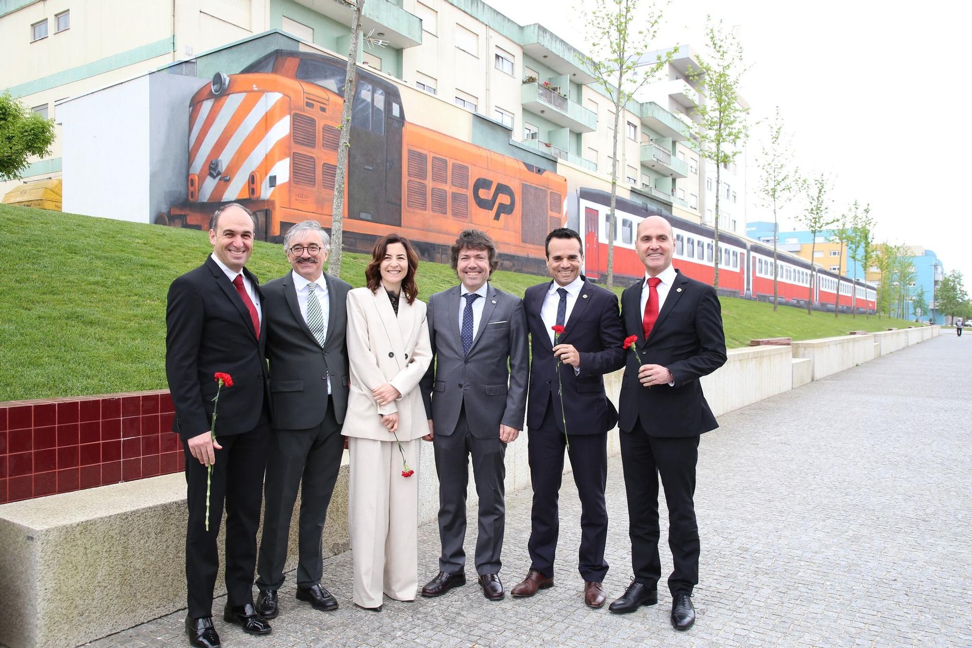 El mural hiperrealista que «devuelve» el tren a Monçao