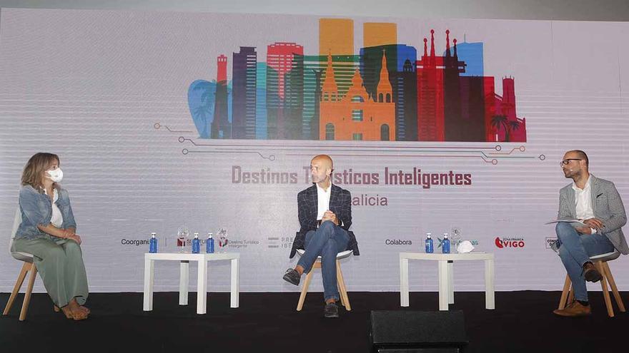 María Deza, Álvaro Carou y Julio Pérez durante la mesa