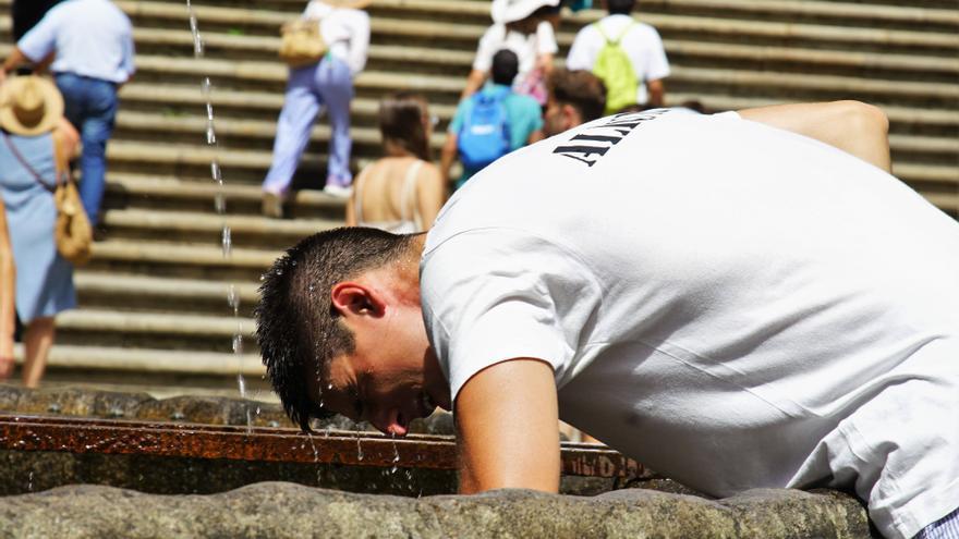 La ola de calor dispara los termómetros por encima de 35º en Santiago