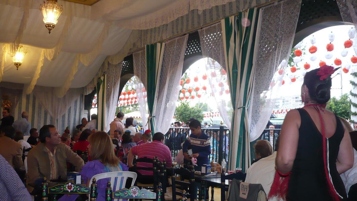 Interior de una caseta de la feria de Abril de Sevilla