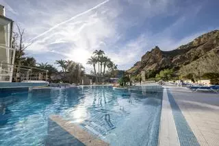Un día en el balneario donde está prohibido hacer fotos y en el que el silencio es obligatorio