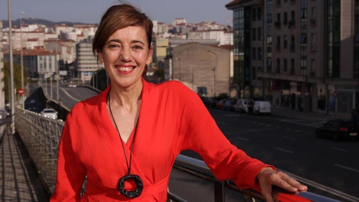 Marta Lois, a las puertas de la redacción de El Correo Gallego, del grupo prensa Ibérica.