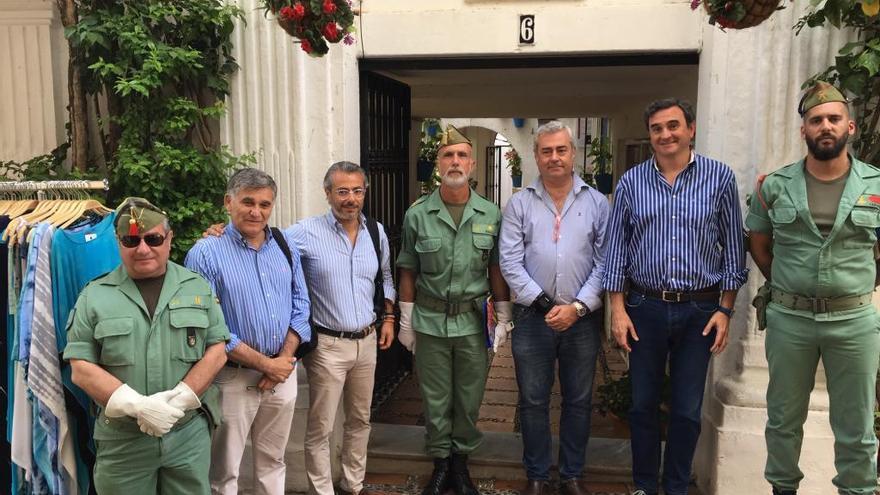 Legionarios en la vivienda en la que nació Vigil de Quiñones.